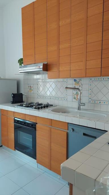 Giulia Town House Tra Citta E Mare Apartment Salerno Luaran gambar