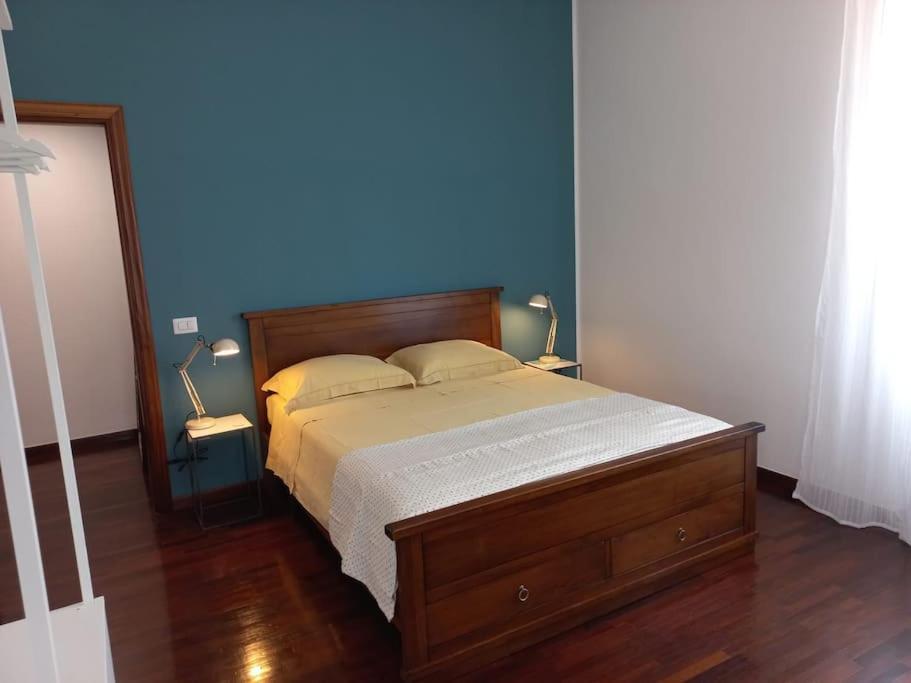 Giulia Town House Tra Citta E Mare Apartment Salerno Luaran gambar